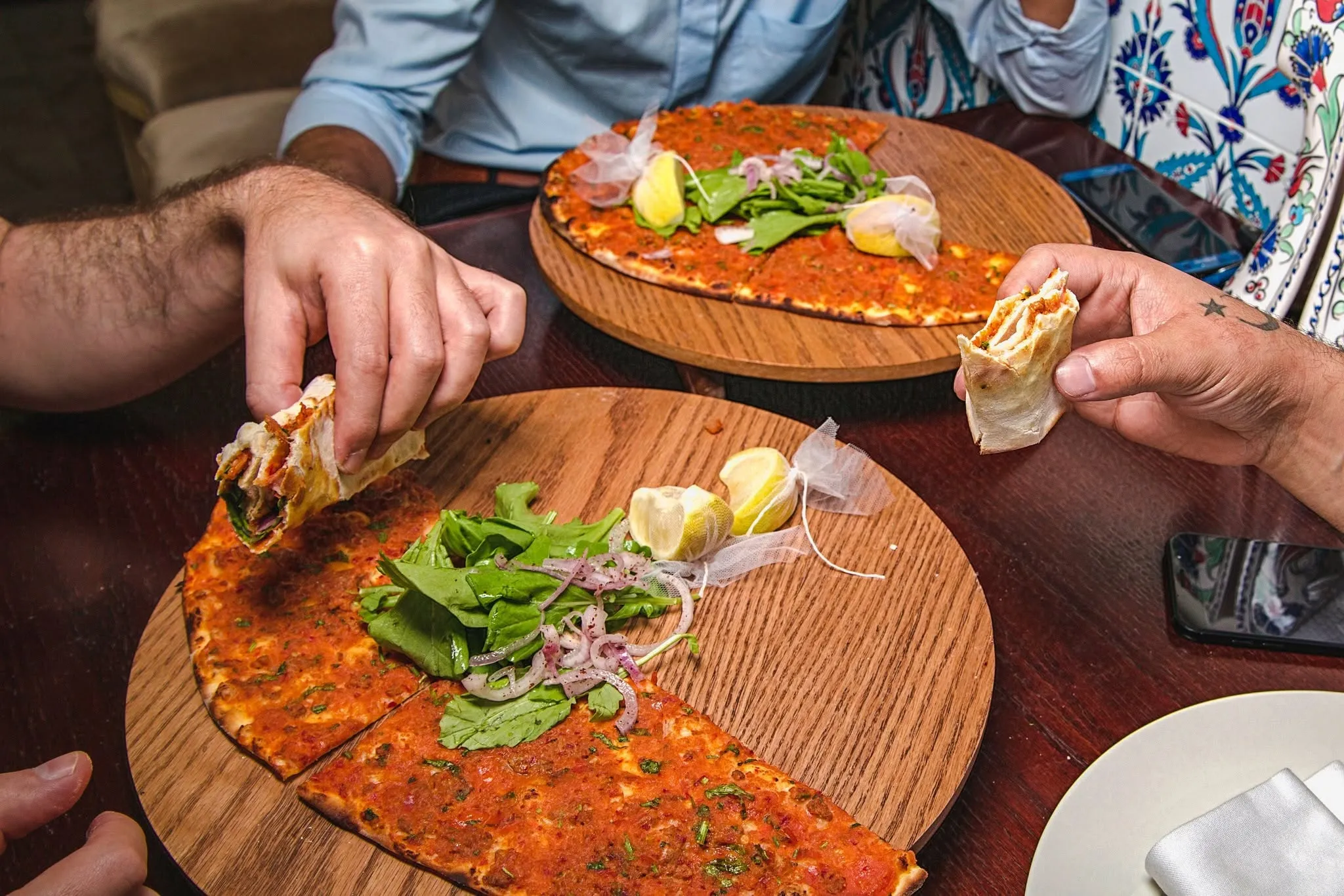 Lahmacun: Pizza Turki yang Nipis dan Rangup